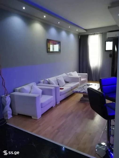 1+1 в комплексе Гумбати, 15 этаж, $500 до июля