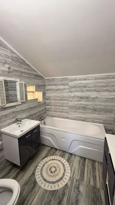 4-комнатная квартира с новым ремонтом у парка Лиси, $1800