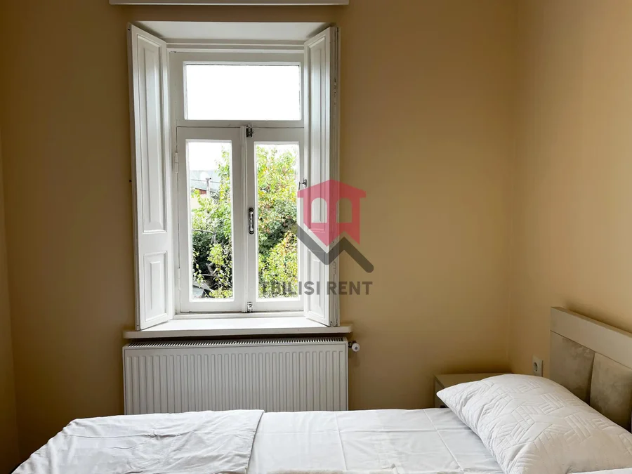 3-комнатная квартира, 65 м², 1/1 эт., $1200