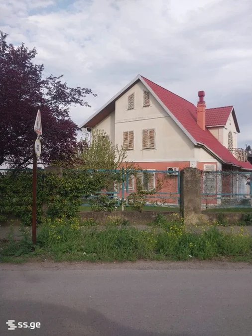 8 room Private House For Sale. Digomi