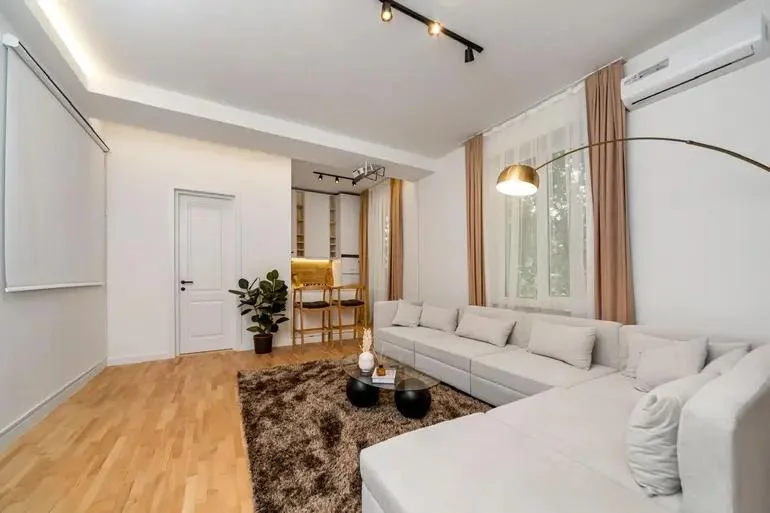 Ираклия Абашидзе, 24: Студия, 60.0 м²
