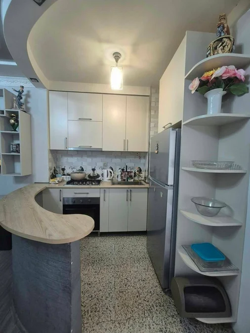 3-комнатная квартира, 75 м², $550