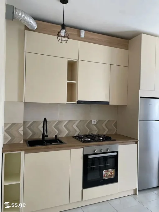 2 room Flat For Rent. Mesame masivi