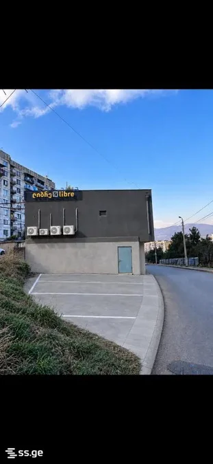 Универсальное коммерческое помещение в Мухиани