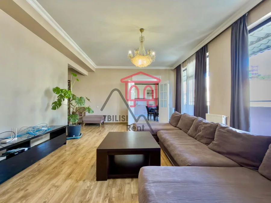 Квартира в Сабуртало! Имеется персональный выход на крышу 100м²