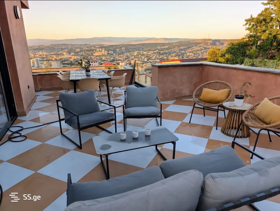 8 room Private House For Rent. Vera