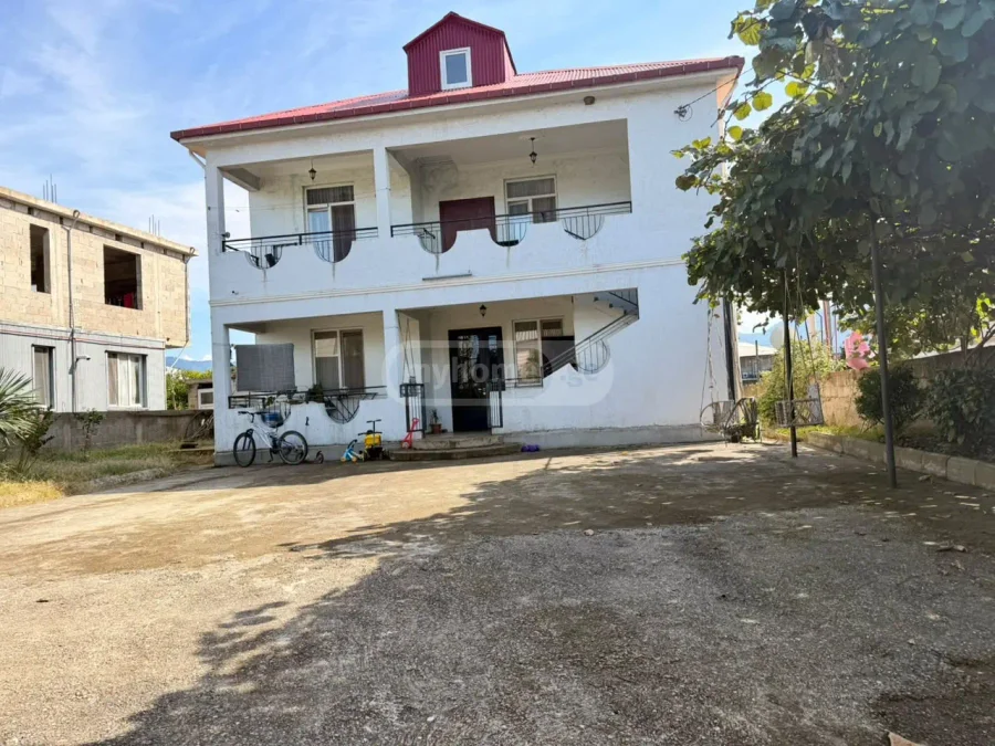 3-комнатная квартира, 100 кв.м, район аэропорта, $600