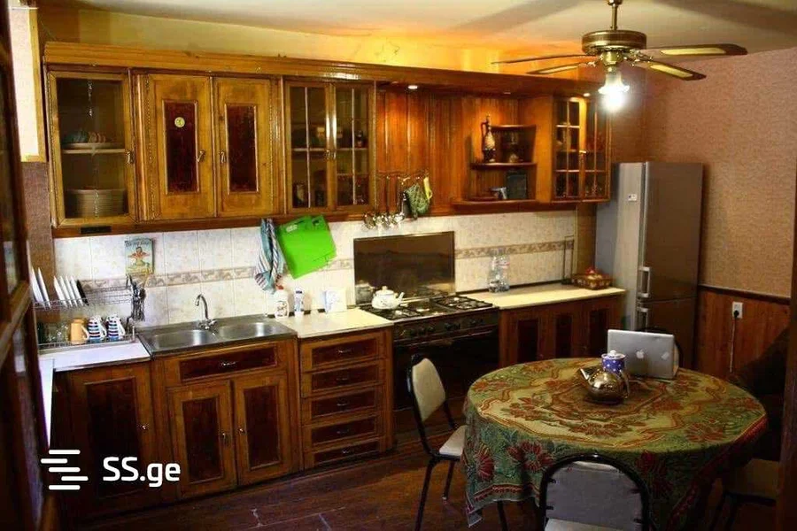 6 room Hotel For Rent. Sololaki