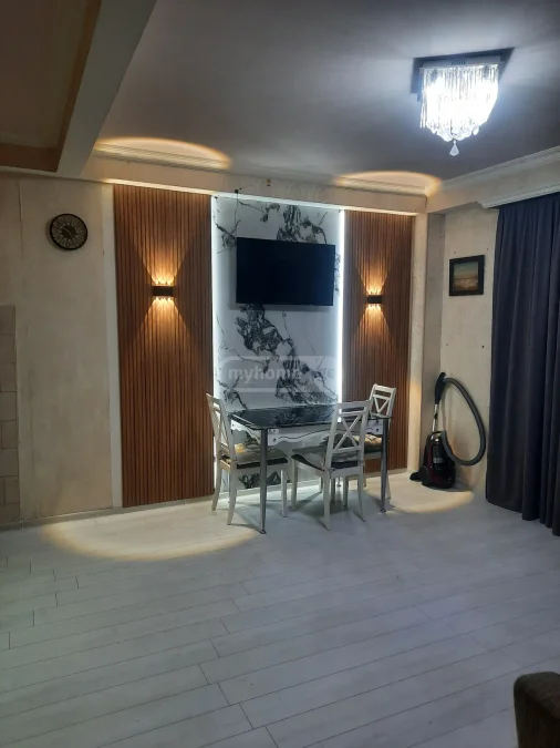 Context is missing. Please provide the context of the text. Is it a real estate ad? Is it a casual conversation? Knowing the context will help me provide a more accurate translation. However, based on the provided terminology and assuming it's a real estate ad, here's a translation: Сдаётся 2-комнатная квартира в Варкетили