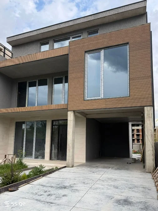 7 room Private House For Sale. Digomi