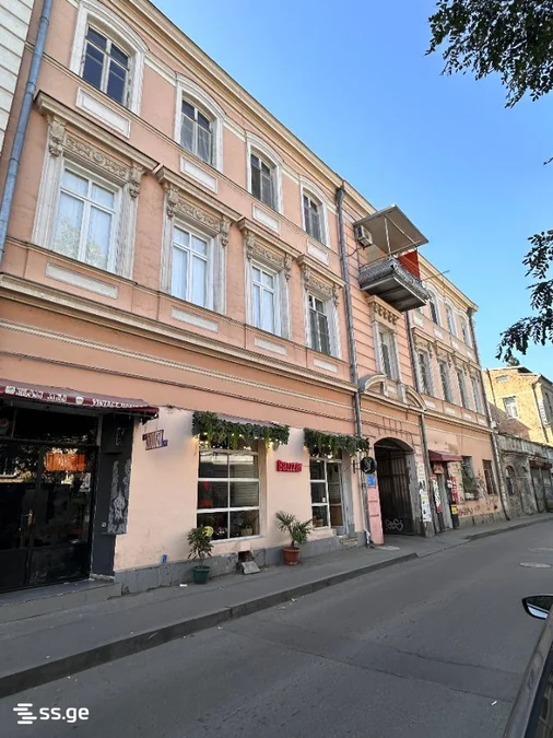 Паркинг на tabukashvili st. Mtatsminda