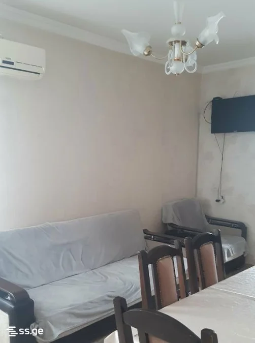 2 room Flat For Rent. Mesame masivi