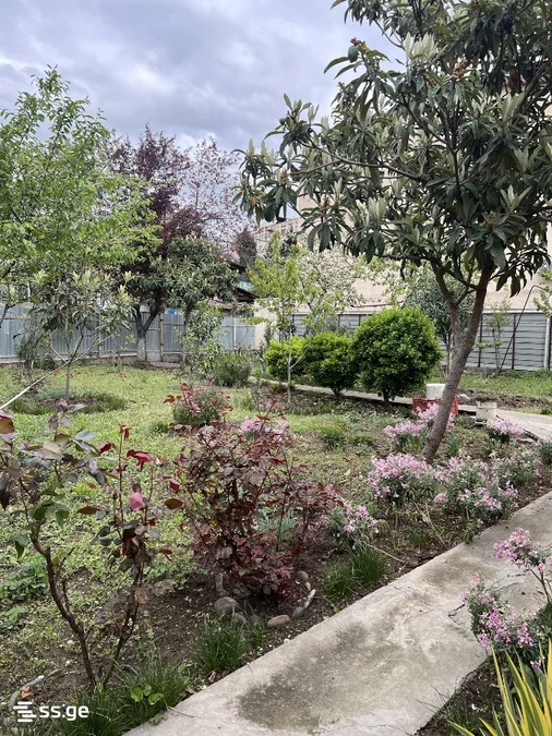 4 room Private House For Sale. Isani