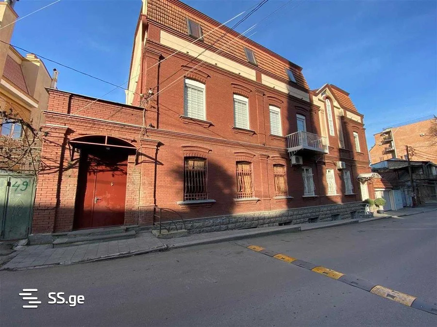 4-комнатная квартира в Тбилиси