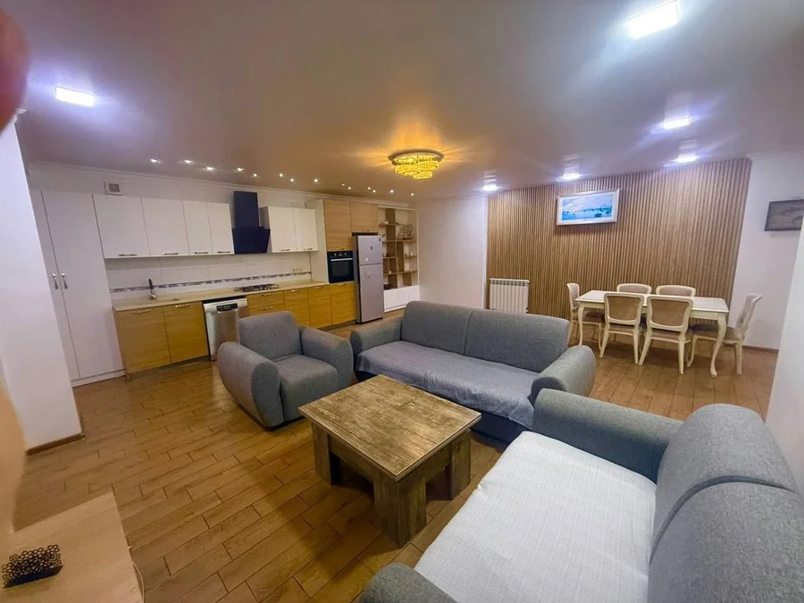 3-комнатная квартира, 145 кв.м, $1200