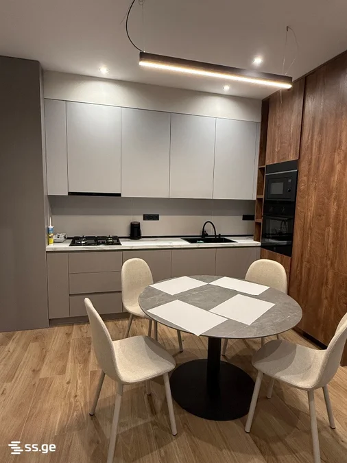 Паркинг на Fermtserta St 111 Lisi lake
