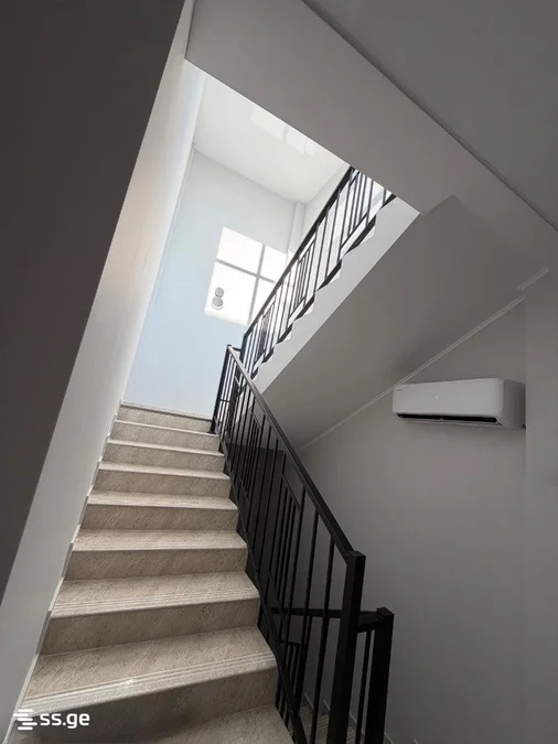 Частный дом, 295 м²