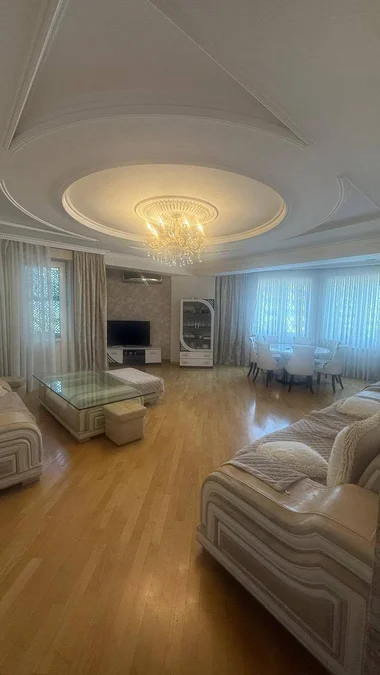 Просторная квартира 155 м² с 3 спальнями у Дворца спорта