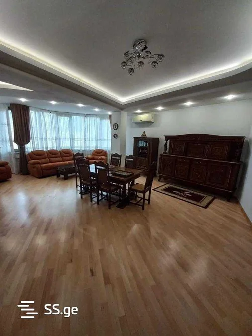 4-комнатная квартира. Продаётся. Вера