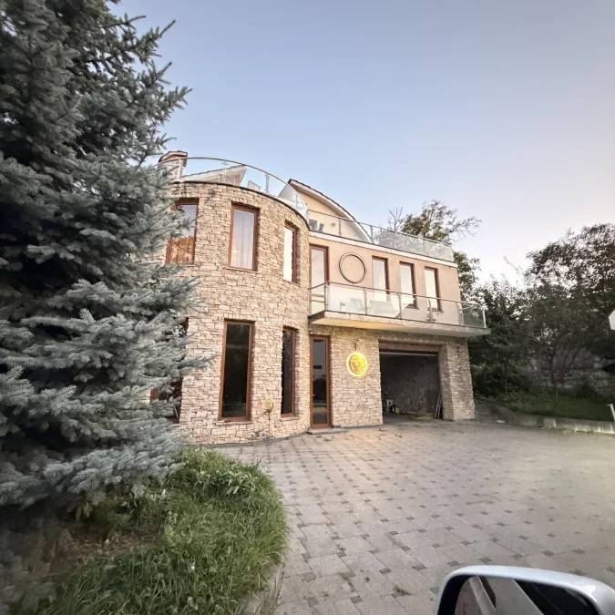+ комнатный частный дом в Цхнете
