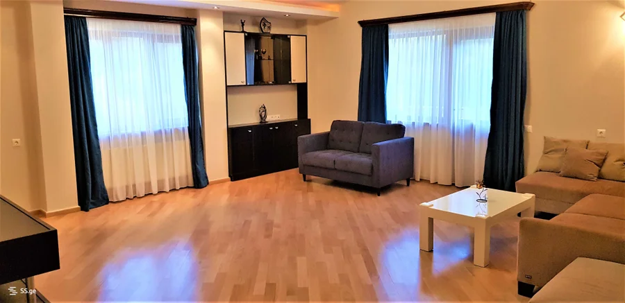5 room Flat For Rent. Vake