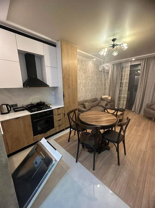 Долгосрочная аренда 3-комнатной квартиры в Khimshiashvili District