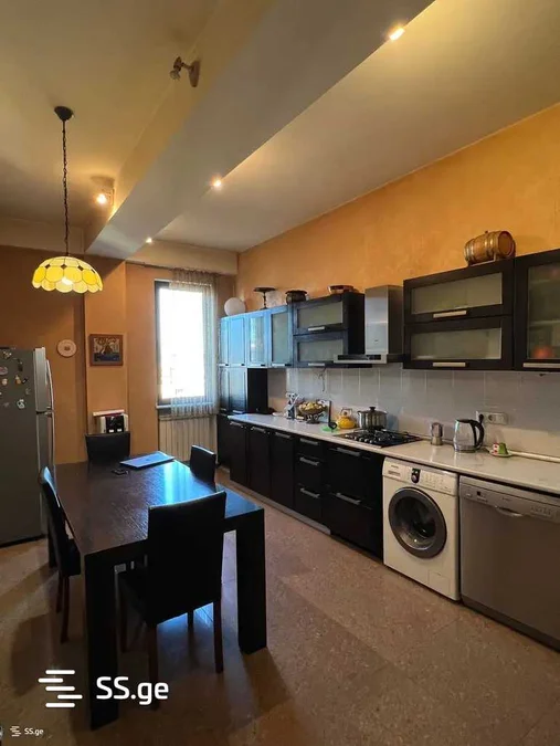 5 room Flat For Sale. Vake