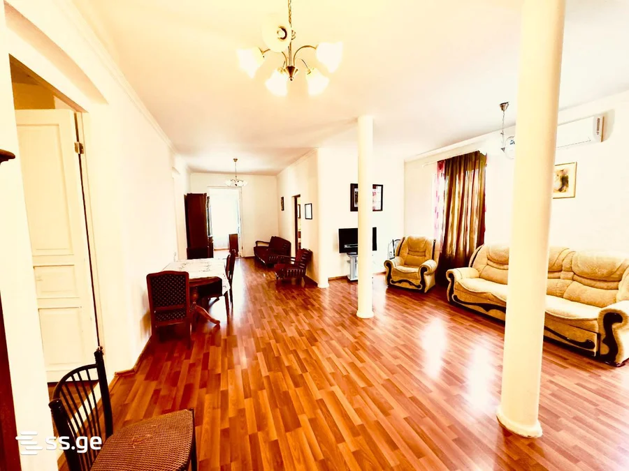 6 room Private House For Rent. Vake