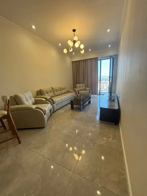 2-комнатная квартира, 67 м², $1000