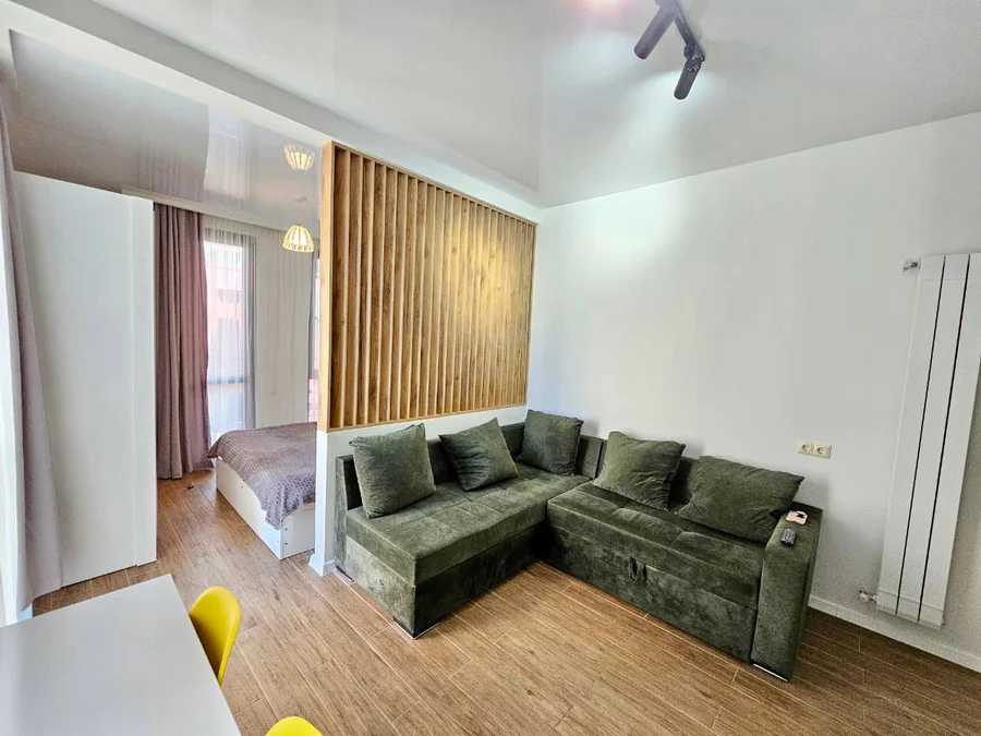 Студия, Парнаваз Мепе 180, $400