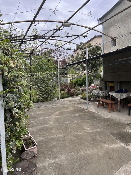 4 room Private House For Sale. Isani
