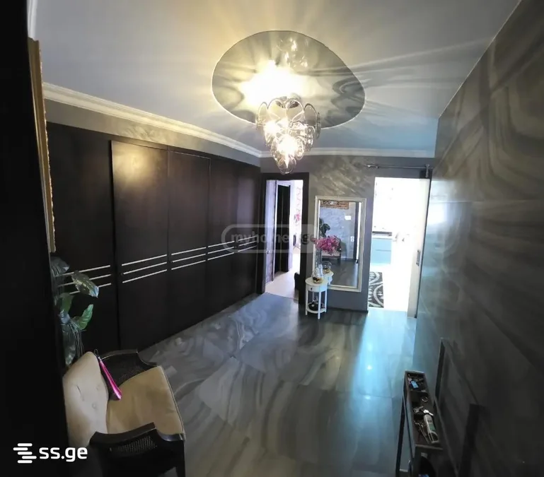 3+1 комнатная квартира, 200 м²