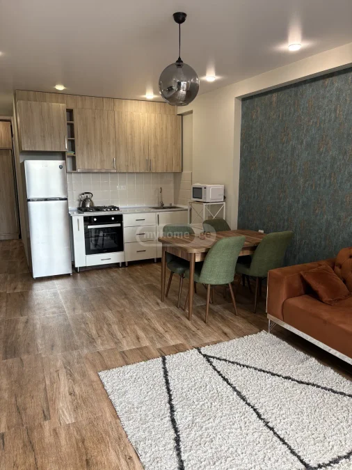 3-комнатная квартира, 60 м², $700