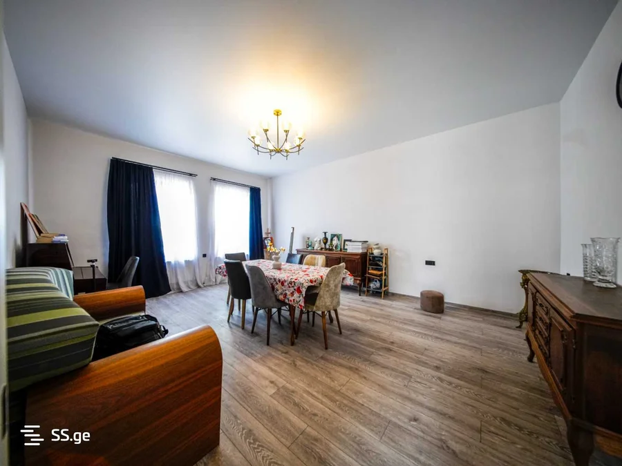 8 room Private House For Sale. Sanzona