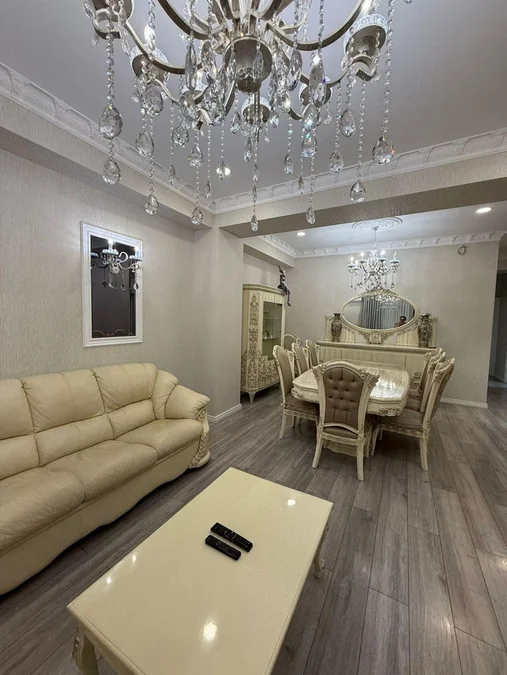 Ул. Сулхан Цинцадзе, 12: Студия, 140,0 м²