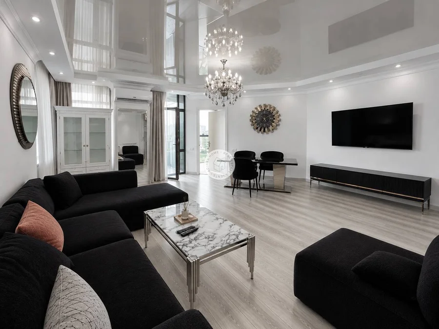 3-комнатная квартира, 80 м², $1300