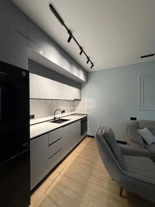 2-комн. квартира, 40 м², $700