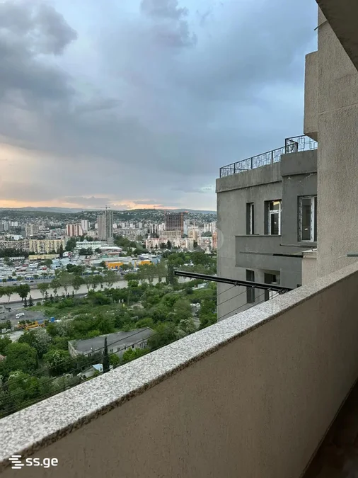 5-комнатная квартира в Сабуртало
