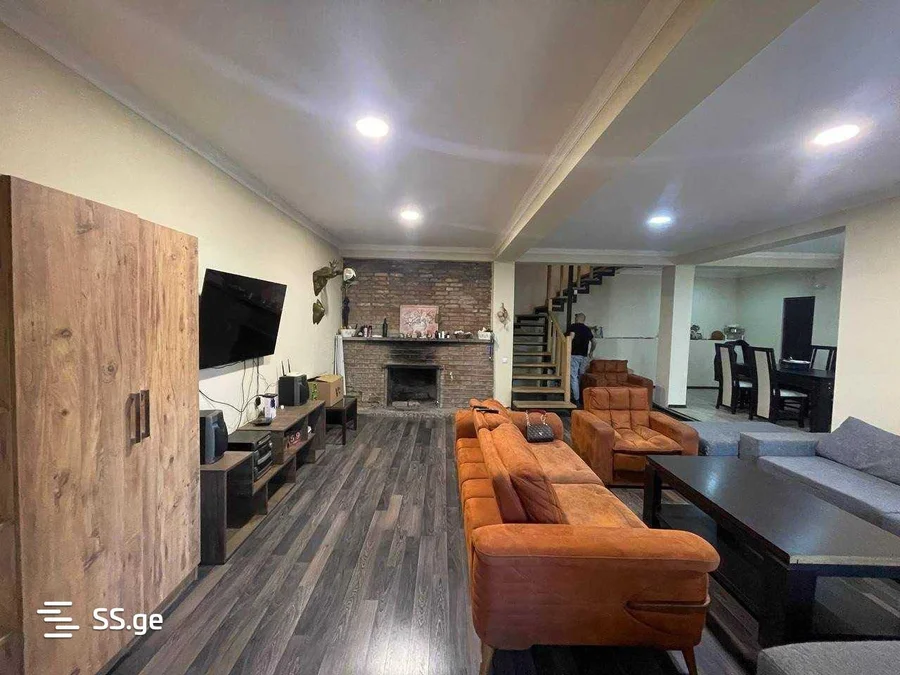 8 room Private House For Sale. Mtatsminda