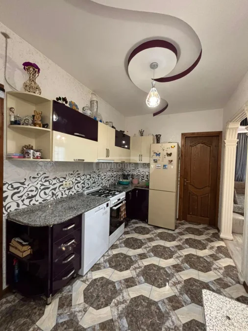 Долгосрочная аренда 3-комнатной квартиры в Bagrationi District