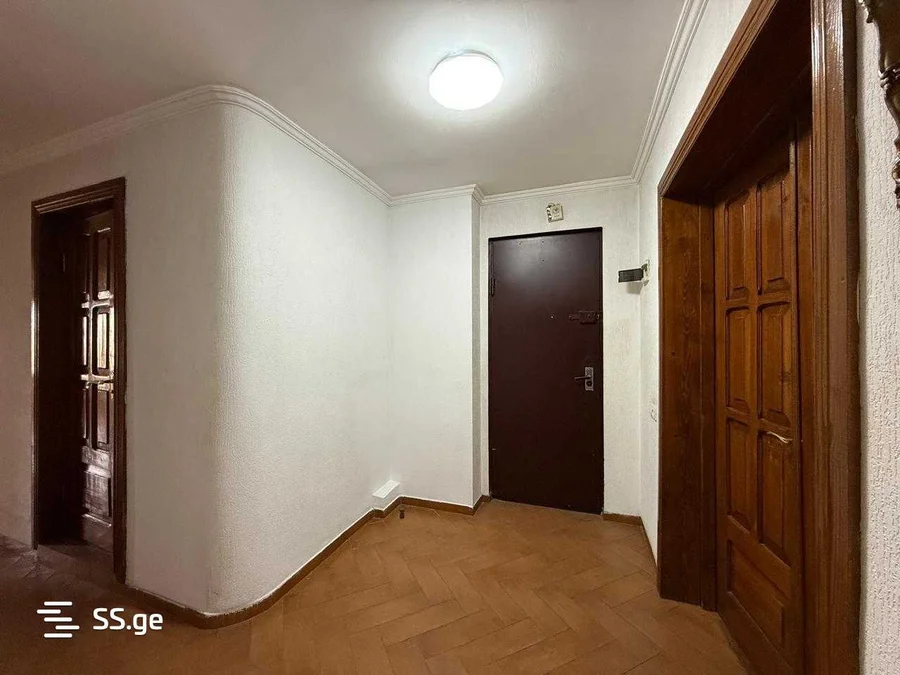 4-комнатная квартира в Тбилиси