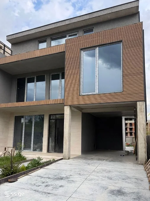 7 room Private House For Sale. Digomi