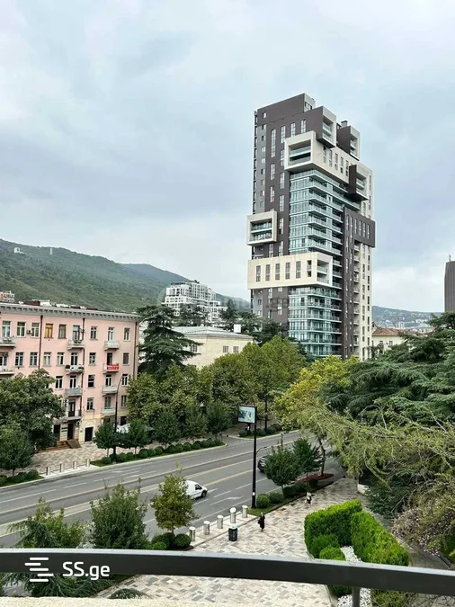 4-комнатная квартира в Тбилиси
