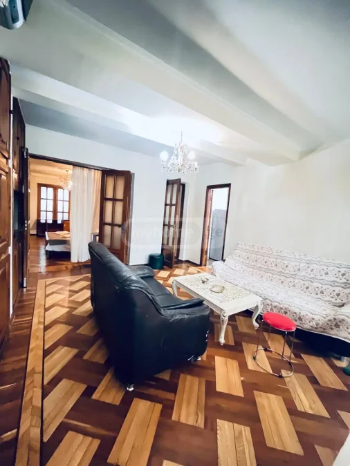 Квартира (100 м²)