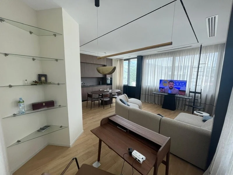 Axis Towers: 2-комнатная, 80.0 м²