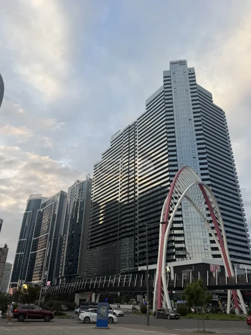 На год новую красивую студию в премиум комплексе Blue Sky Tower