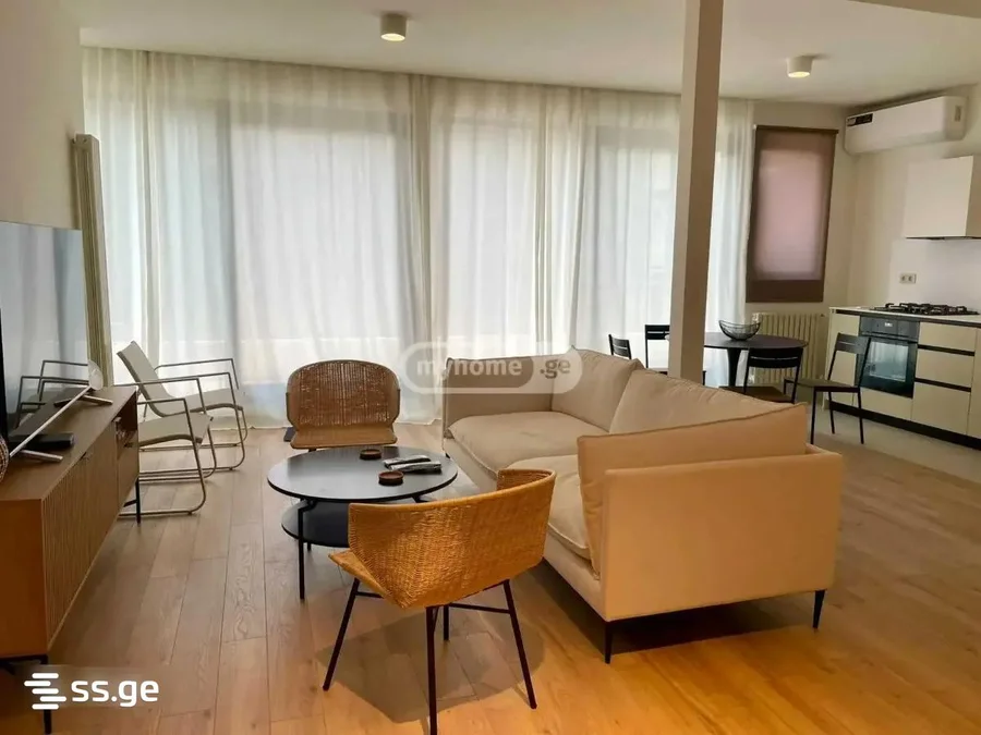 3 room Flat For Rent. Sololaki