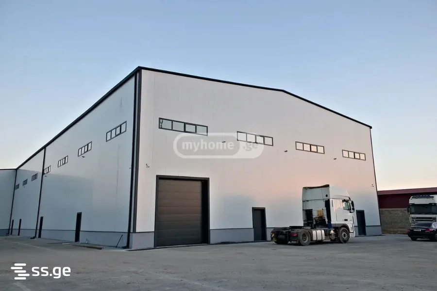 Store-Industrial property For Rent. Lilo