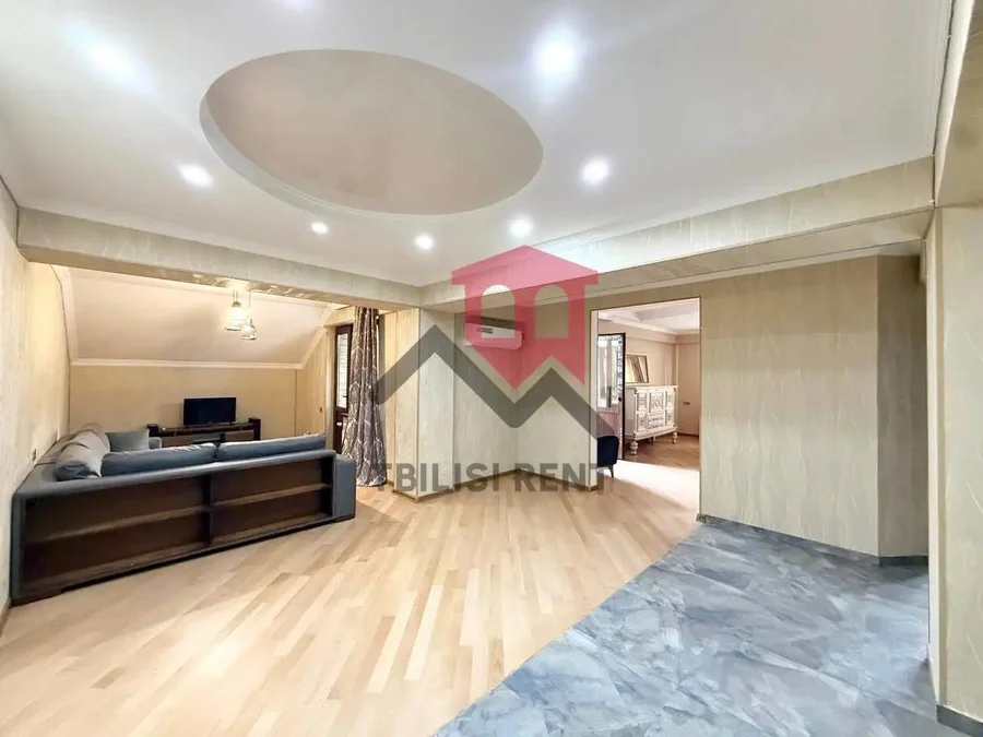 Просторный дуплекс 5 комнат, 4 спальни, $1500