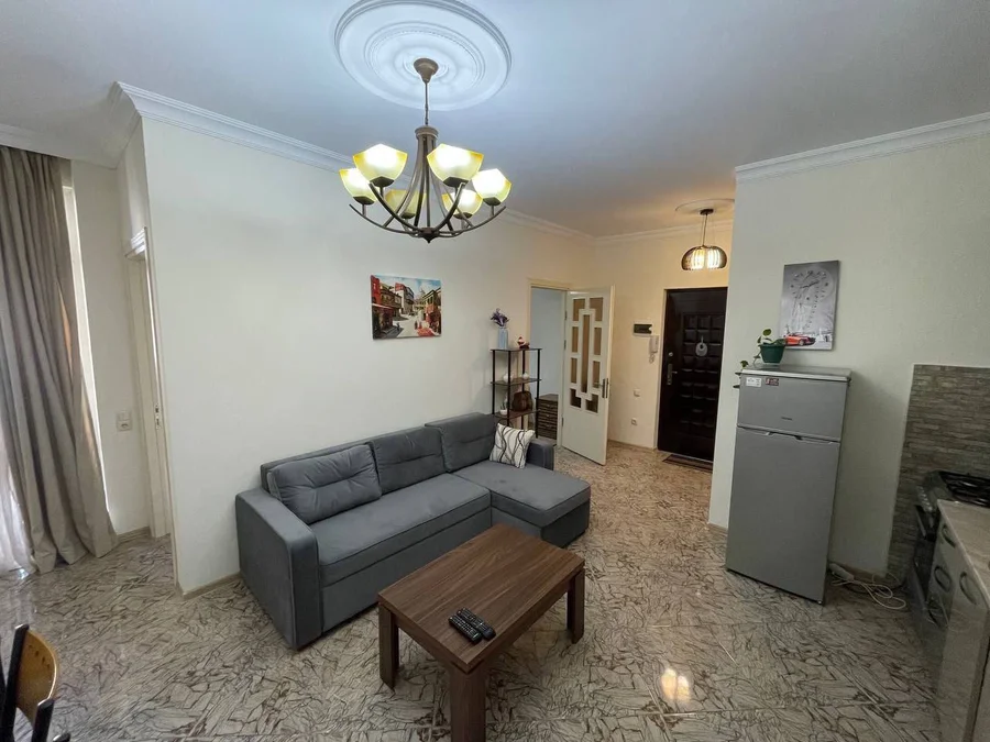 3-комнатная квартира, 65 м², $800